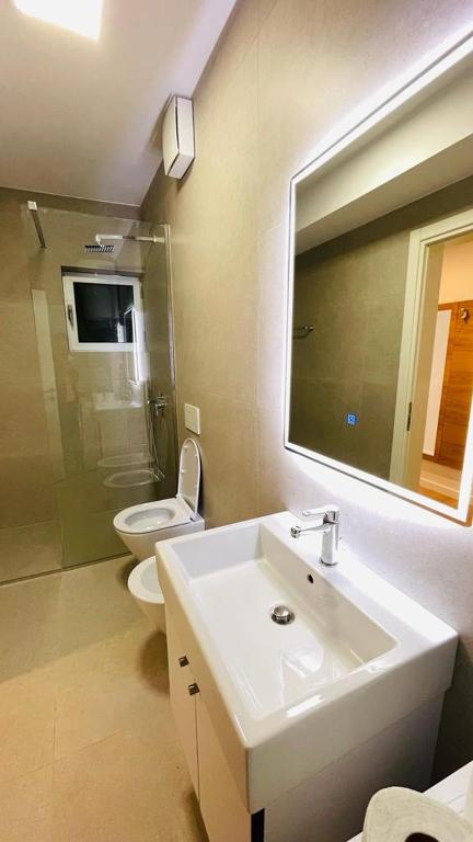 61°Bs Charming Studio Apartament @BLLOK - Imazhi 7