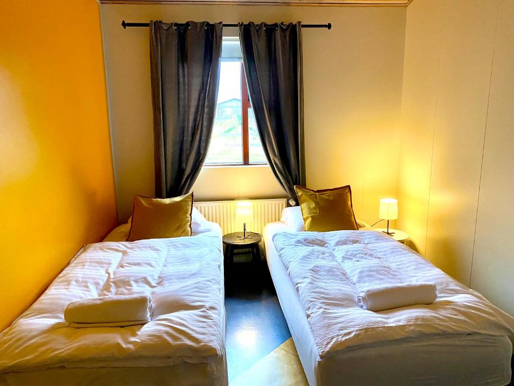 Rúm í herbergi á Paradise Cave Hostel & Guesthouse