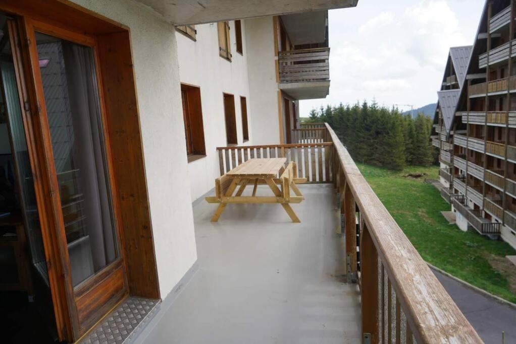 Balkón alebo terasa v ubytovaní Apt les luges pour 4 à 6 pers vue vallée wifi