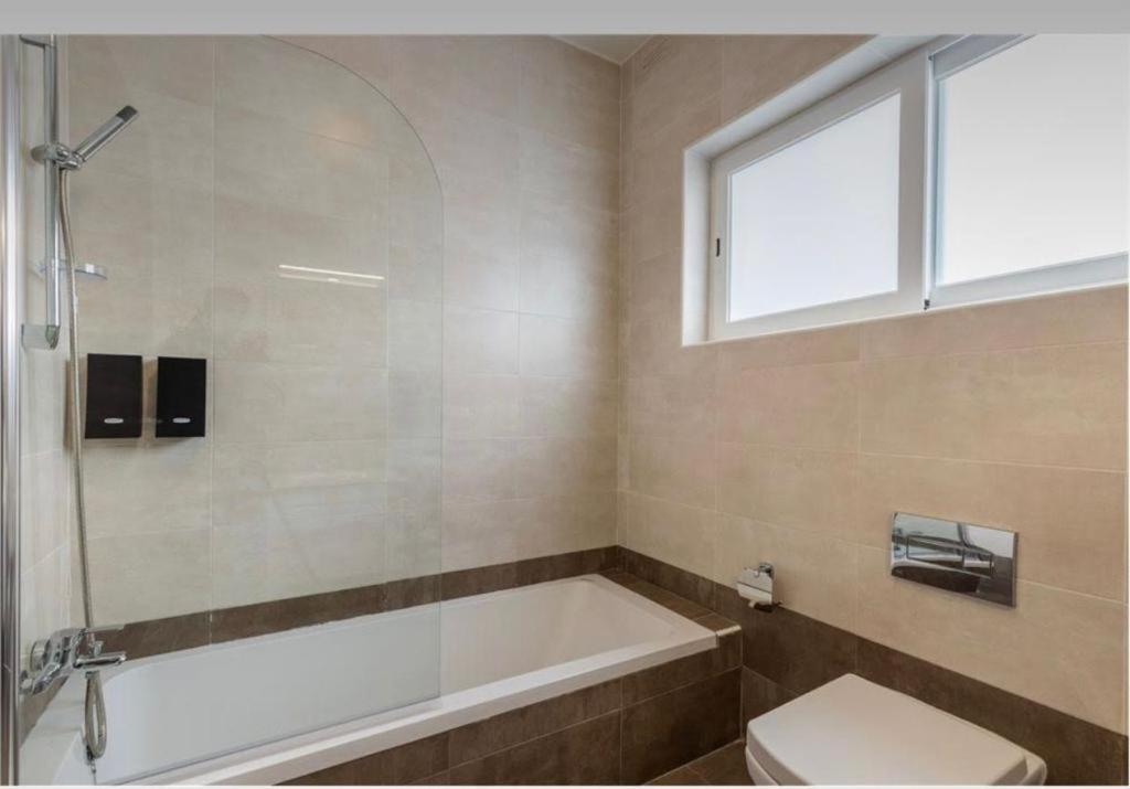 The Caves Apartments - 8