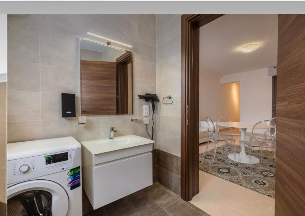 The Caves Apartments - 4