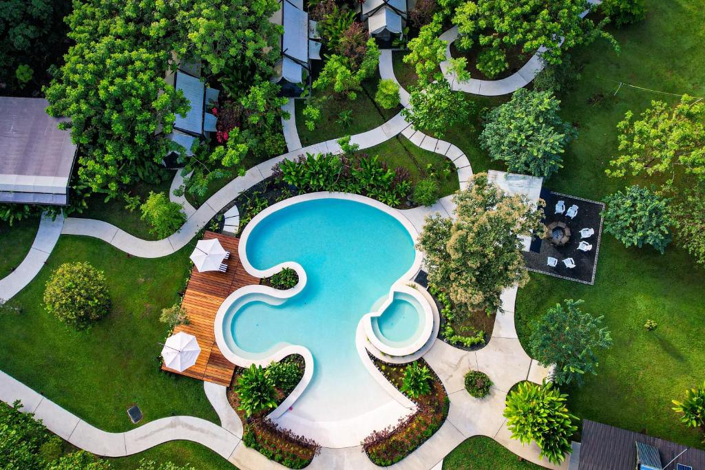 Bazén v ubytování Hotel Arenal Glamping nebo v jeho okolí