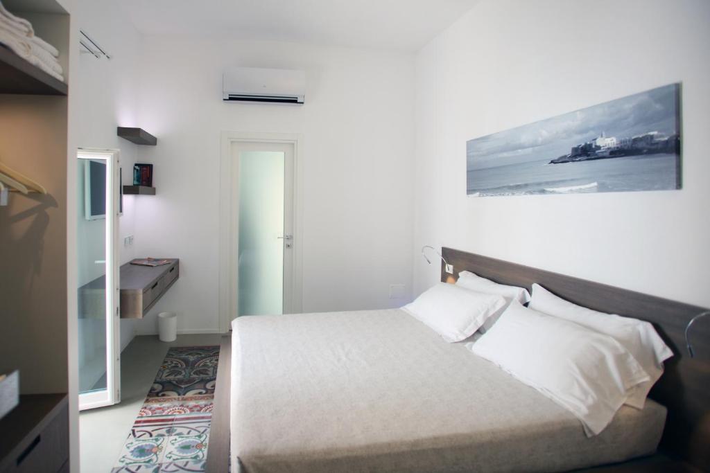 Een bed of bedden in een kamer bij Dimora Del Dragone