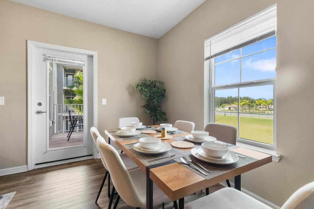 Fotografie z fotogalerie ubytování Elegant 3BR/2BA Condo Near Beaches & Attractions v destinaci Melbourne