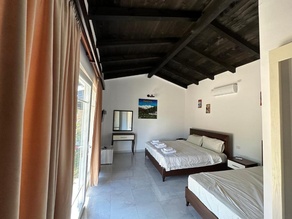 Postel nebo postele na pokoji v ubytování Ara E Vjeter Resort