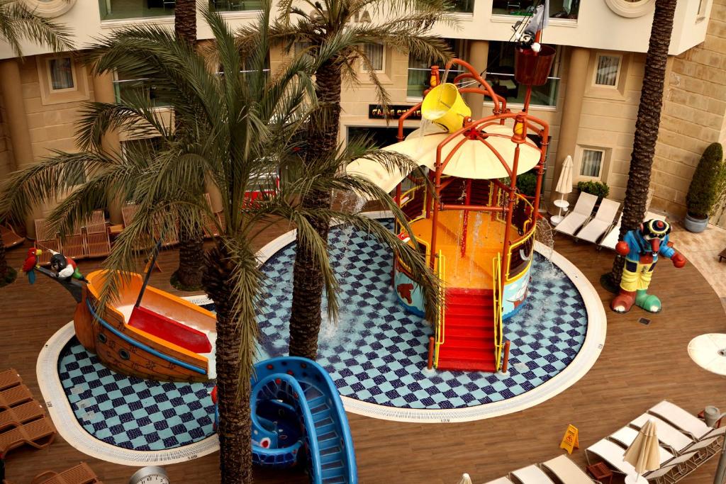 Bazén v ubytování Grand Cettia Hotel nebo v jeho okolí