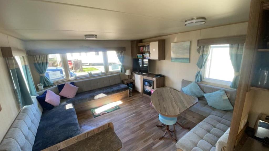 an aerial view of a living room in a tiny house at Setons Getaway in Port Seton