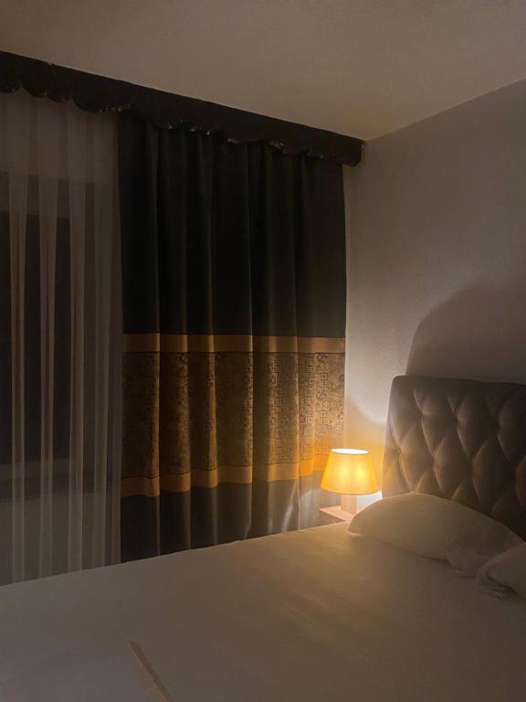 Postel nebo postele na pokoji v ubytování ZANI Hostel