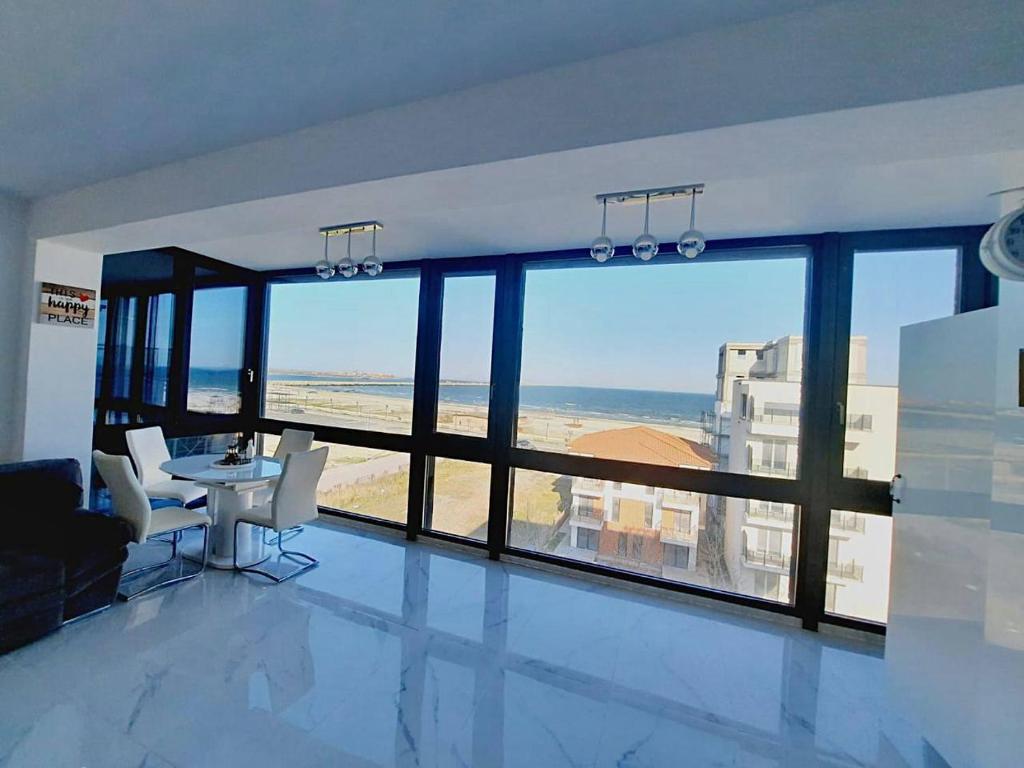 Luxury apartment with sea view, Mamaia Nord (updated prices 2025)