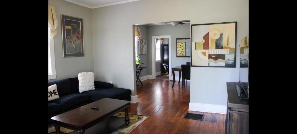 a living room with a couch and a table at The Flower Pot in Lexington