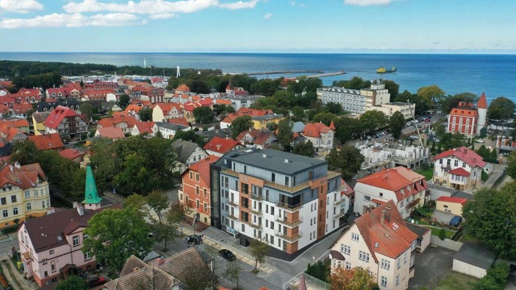 an aerial view of a city with buildings and the ocean at Aquarius Apartament Ustka in Ustka