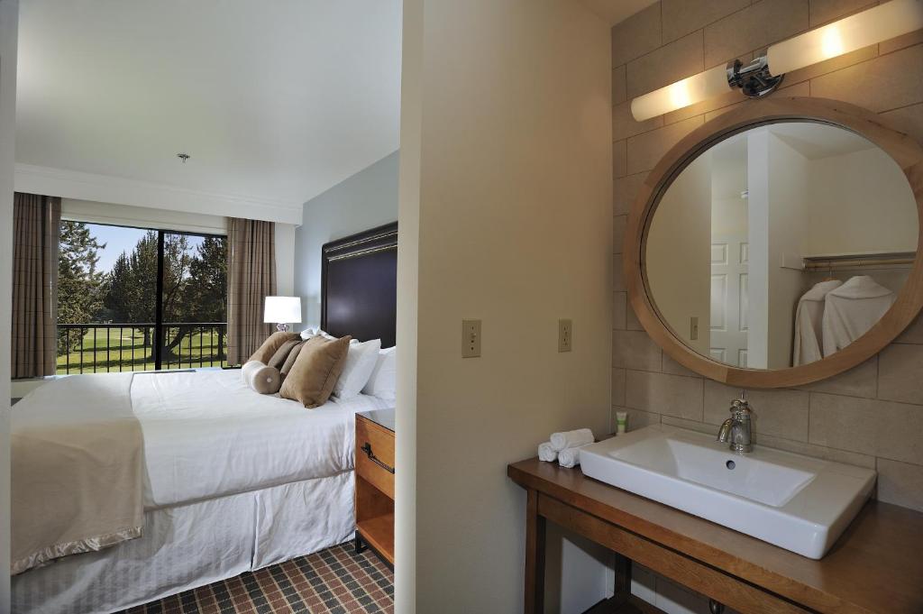 The Lodge at Eagle Crest - King Room - Disability Access
