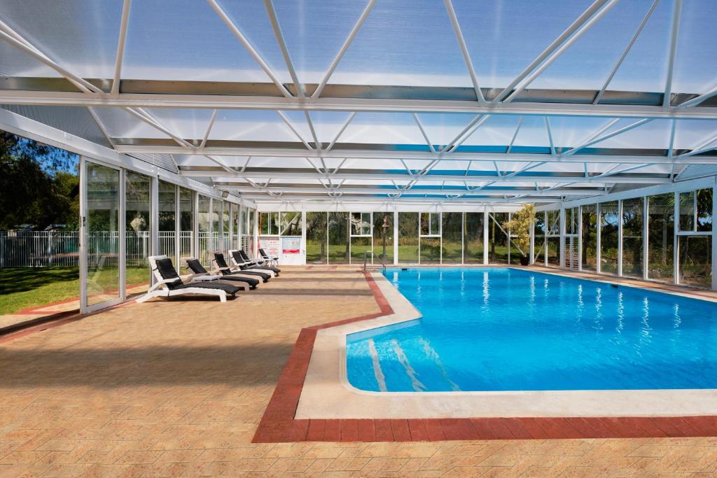 Bazén v ubytování Bayview Geographe Resort nebo v jeho okolí
