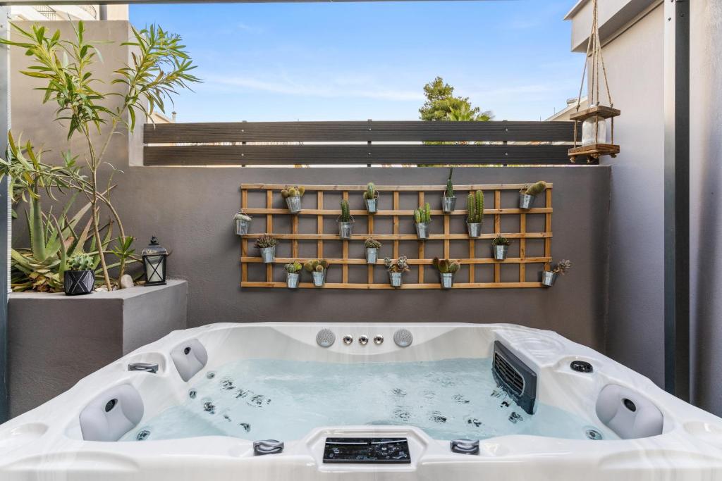 Luxe house in Glyfada with spa near metro station C8