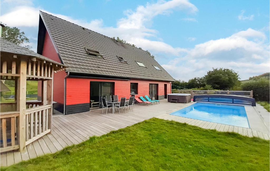 a house with a deck and a swimming pool at Stunning Home In Saint-denoeux With 4 Bedrooms, Wifi And Private Swimming Pool in Saint-Denoeux