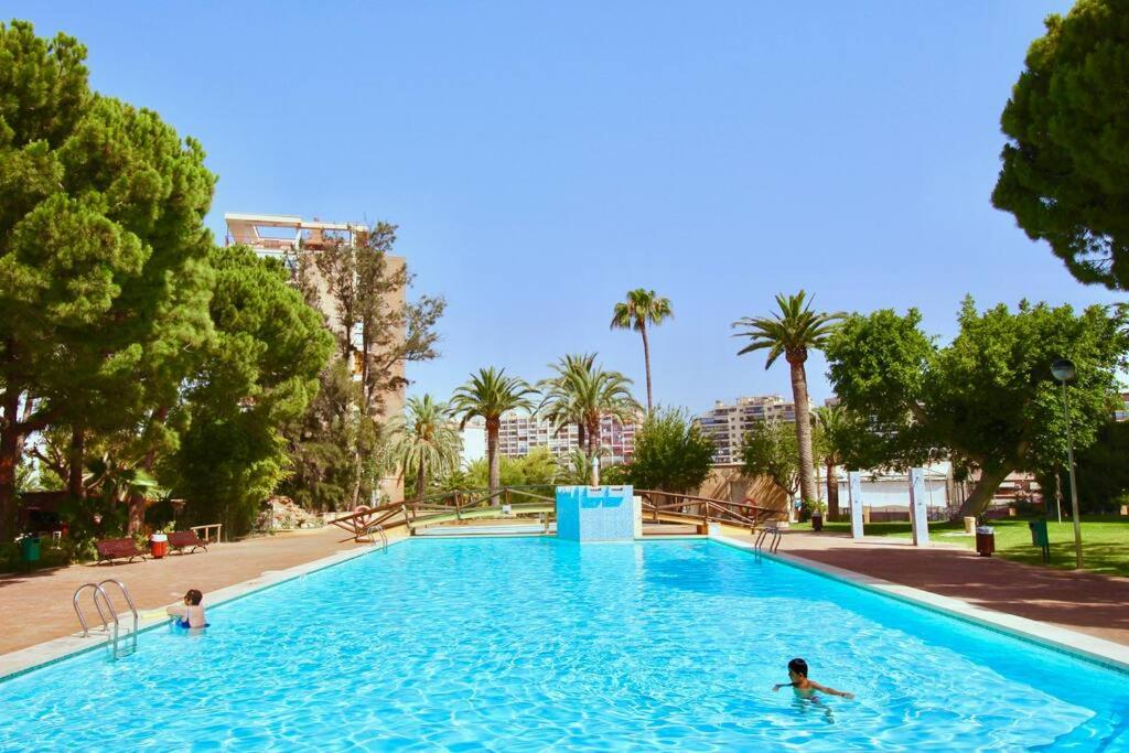 Bazén v ubytování Apartamento con gran urbanización y piscina nebo v jeho okolí