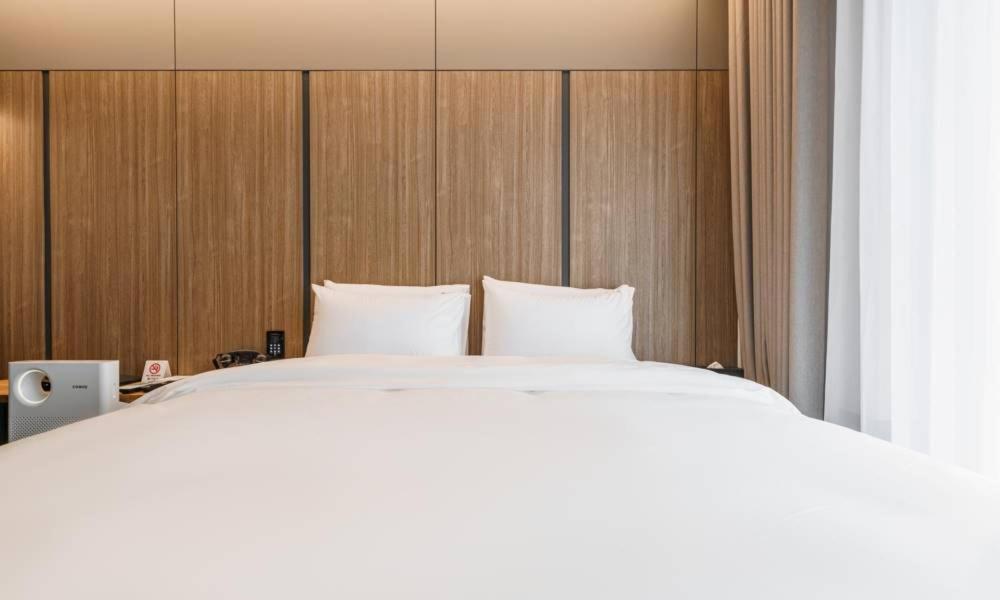 Postel nebo postele na pokoji v ubytování Anseong Nomad Hotel