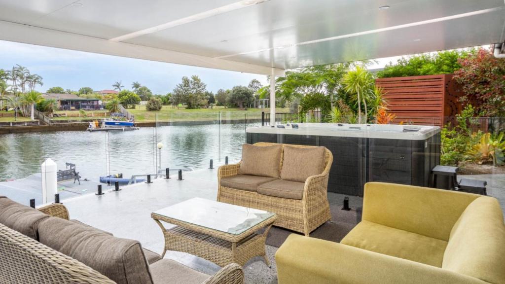 Modern Spacious Canal House, Bongaree (aktualisierte Preise für 2024)