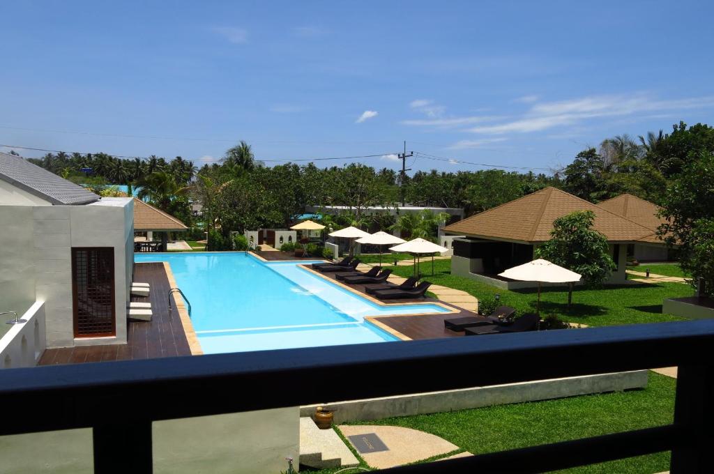 Bazén v ubytování Mook Lamai Resort and Spa nebo v jeho okolí