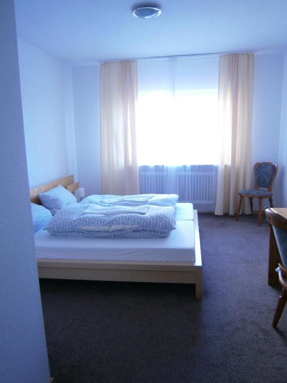 Postel nebo postele na pokoji v ubytování Hotel Strauss