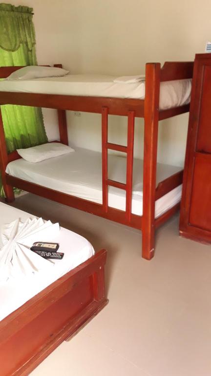 Katil dua tingkat atau katil-katil dua tingkat dalam bilik di COVEÑAS PLAYAS TROPICALES