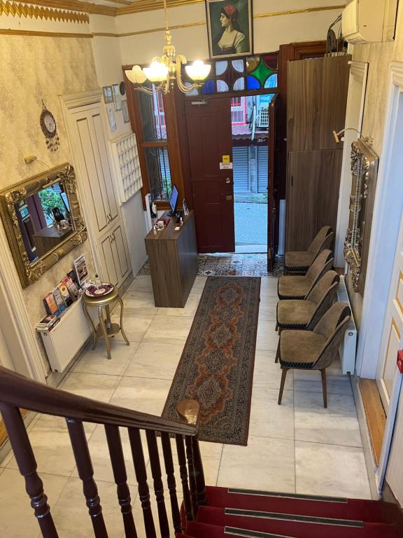 TV a/nebo společenská místnost v ubytování Le Safran Suite Hotel