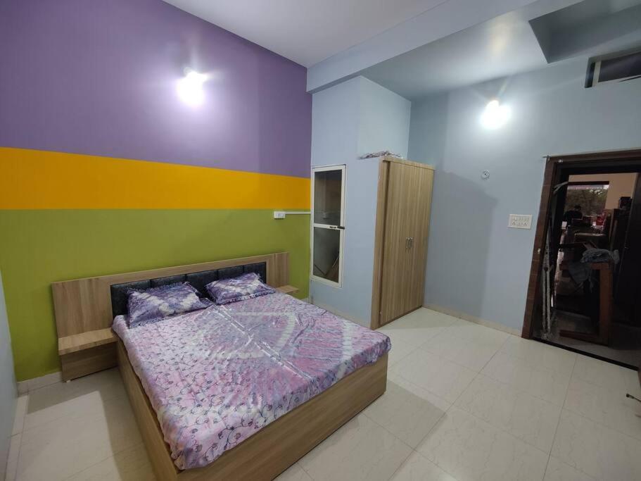 A bed or beds in a room at JAGDEESH Bhawan