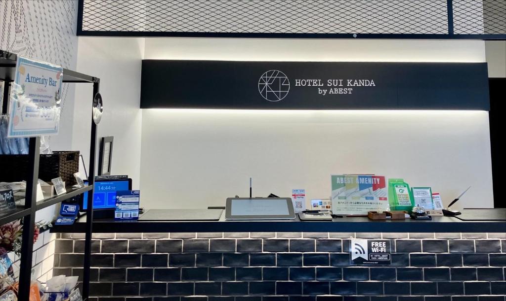 Kuchyň nebo kuchyňský kout v ubytování HOTEL SUI KANDA by ABEST