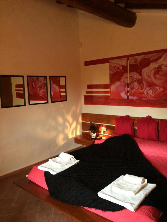 Łóżko lub łóżka w pokoju w obiekcie San Martin del Colle Holiday Home