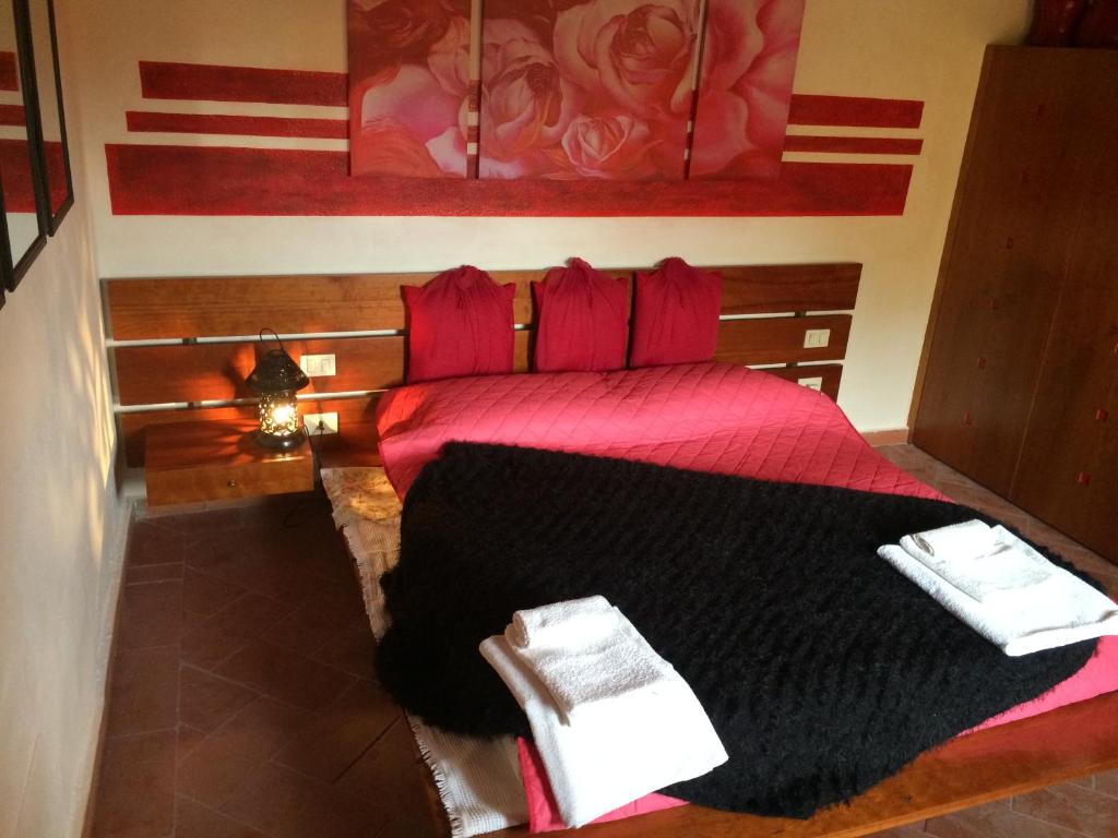 Łóżko lub łóżka w pokoju w obiekcie San Martin del Colle Holiday Home