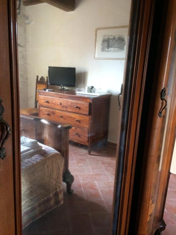Telewizja i/lub zestaw kina domowego w obiekcie San Martin del Colle Holiday Home