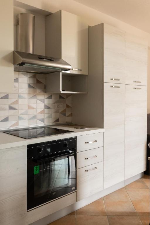 Kuchyň nebo kuchyňský kout v ubytování MARIS Apartments & Bedrooms