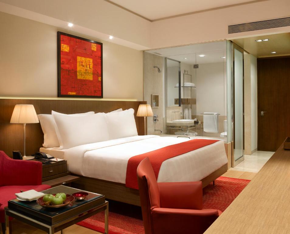 Trident Bandra Kurla - Pool View Twin Bed