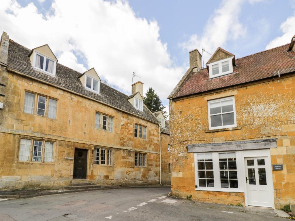 an old building in the medieval town of oxfordshire at Ashton House in Moreton in Marsh