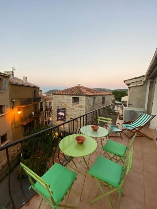 Balkón alebo terasa v ubytovaní T3 avec terrasse au cœur de Portovecchio