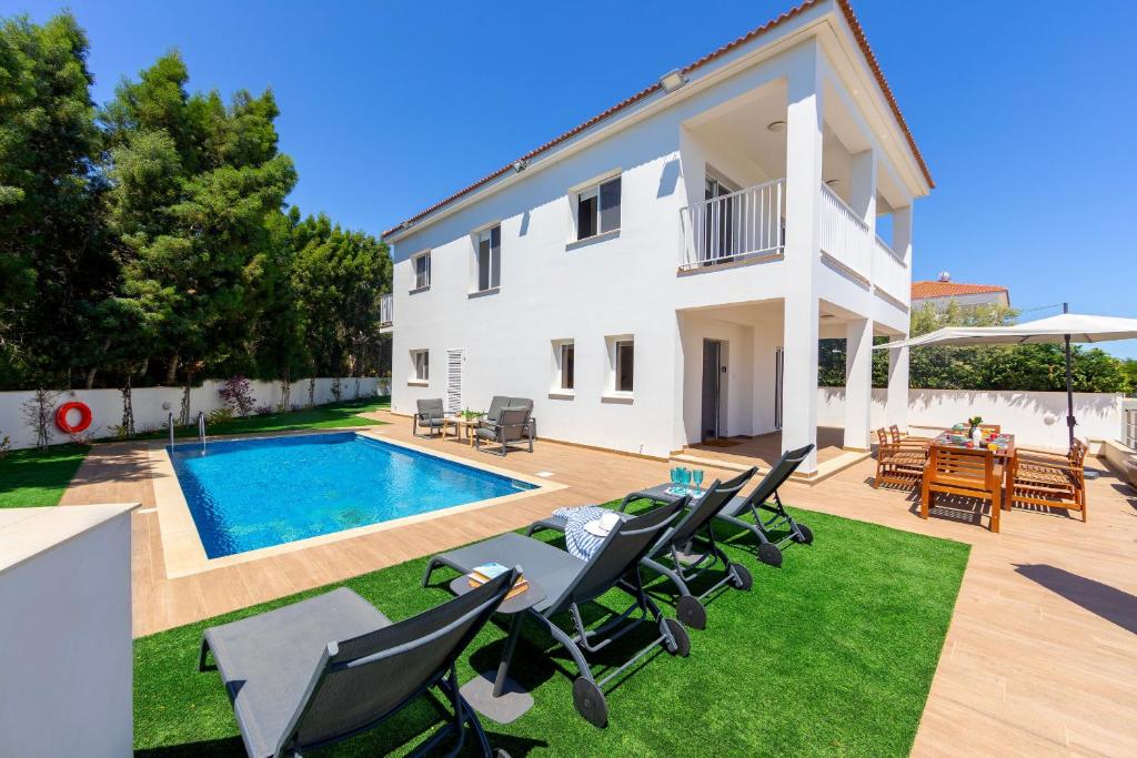 Bazén v ubytování Napa Bay View Villa 7 nebo v jeho okolí