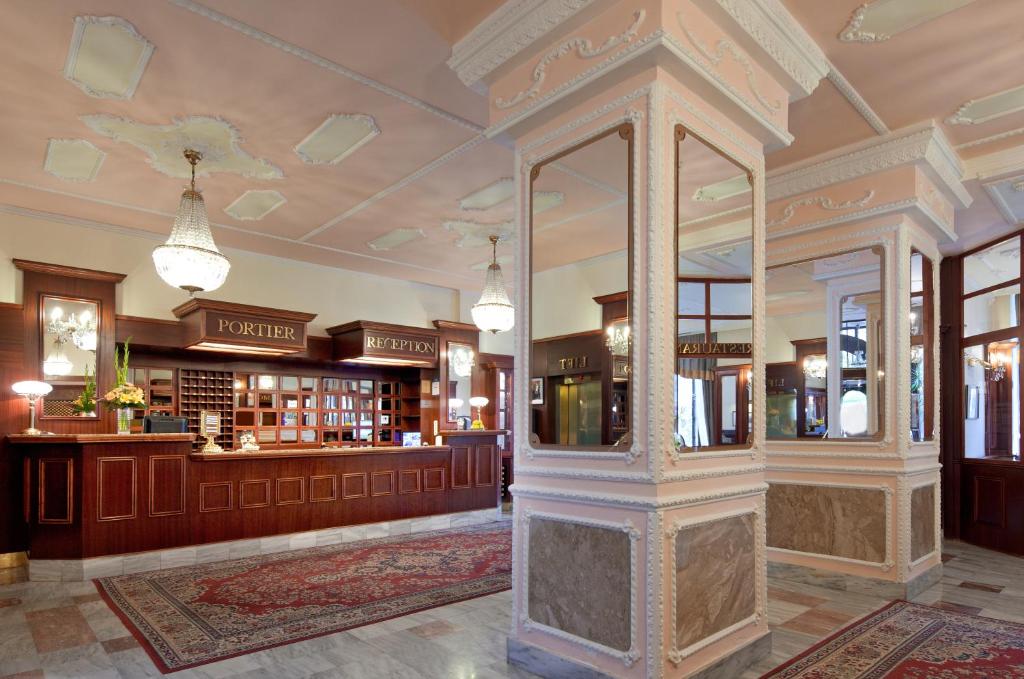 Lounge nebo bar v ubytování Hotel Excelsior