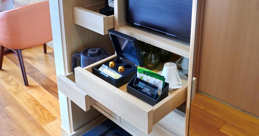 TV a/nebo společenská místnost v ubytování Enoshima Hotel ーEnoshima Island Spa Hotel Buildingー
