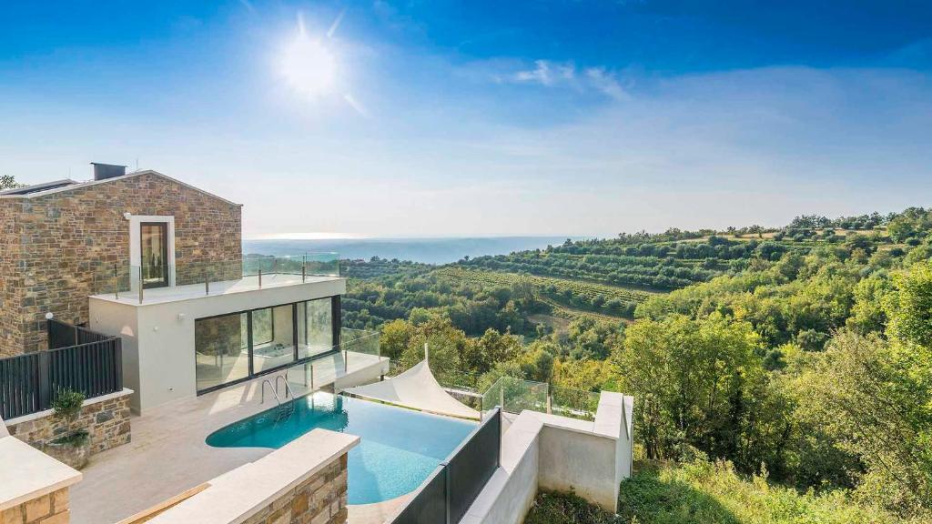 Luxurious villa with stunning view in Buje - Villa