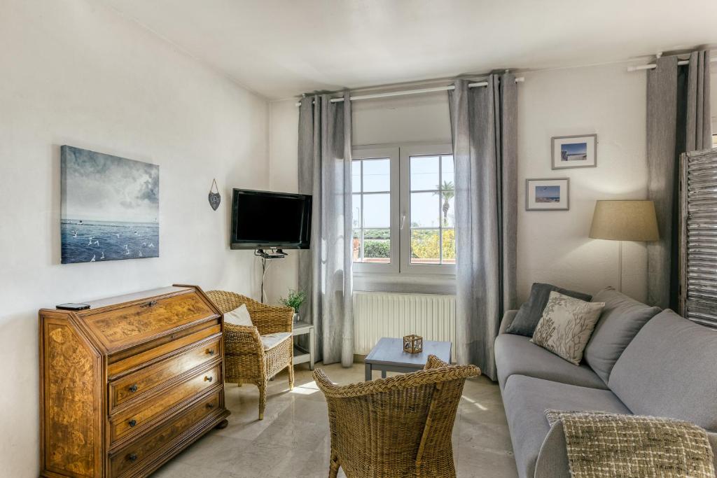 Televízia a/alebo spoločenská miestnosť v ubytovaní Art- Apartamentos Revilla Tacke A