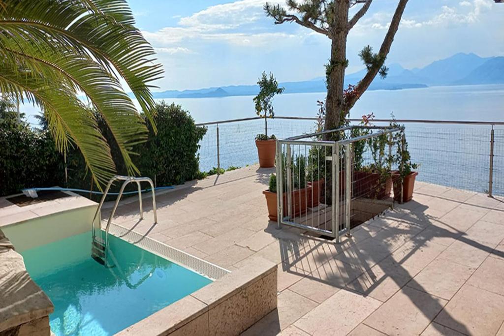Zdjęcie z galerii obiektu Villa VISTA LAGO w mieście Torri del Benaco