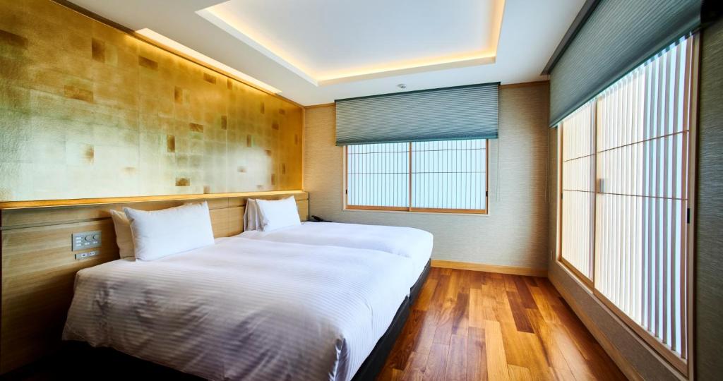 Postel nebo postele na pokoji v ubytování Enoshima Hotel ーEnoshima Island Spa Hotel Buildingー