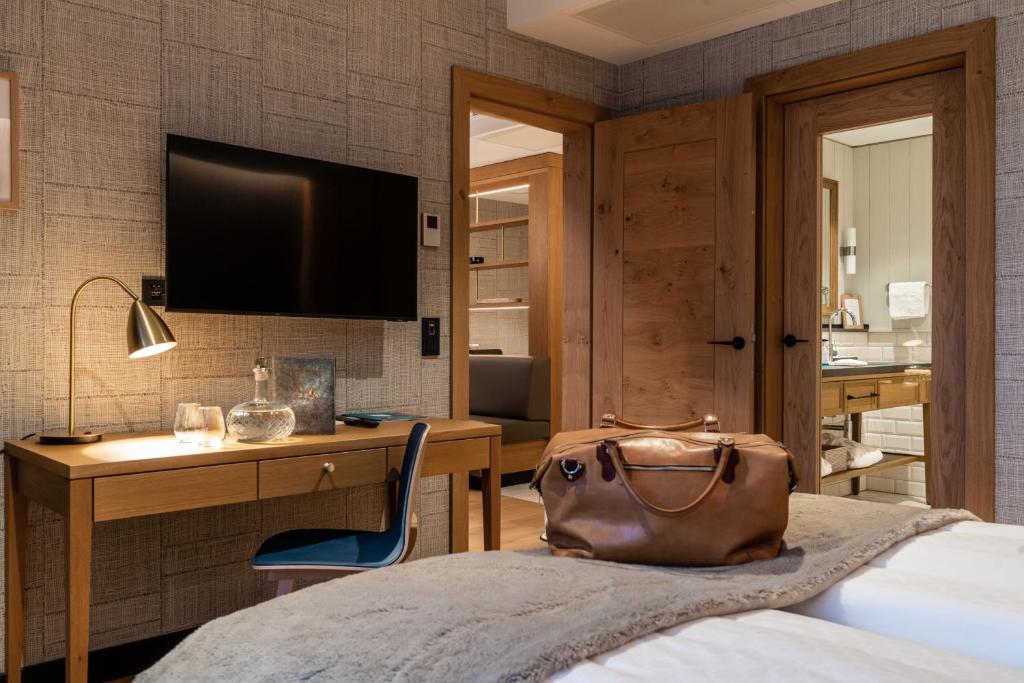 Postel nebo postele na pokoji v ubytování Löwen Hotel Montafon