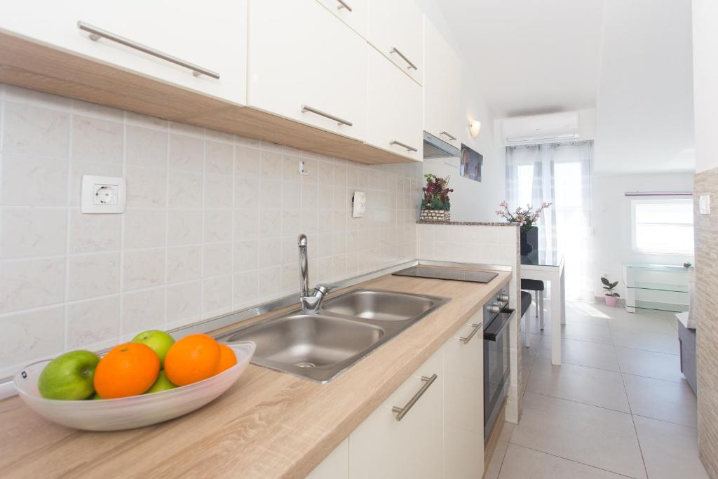 Apartments Bandić - 30 meters to the beach, Trogir – posodobljene cene za  leto 2023