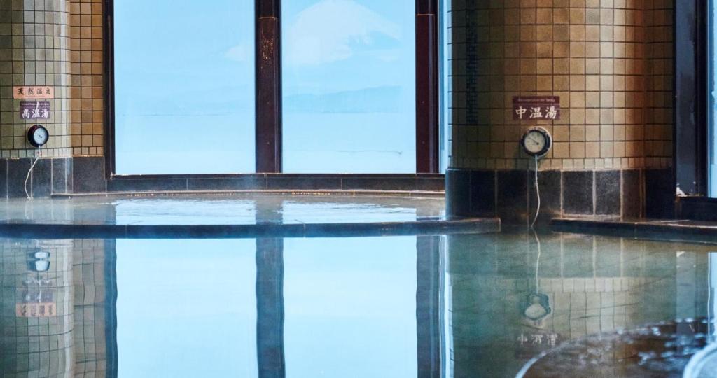 Bazén v ubytování Enoshima Hotel ーEnoshima Island Spa Hotel Buildingー nebo v jeho okolí