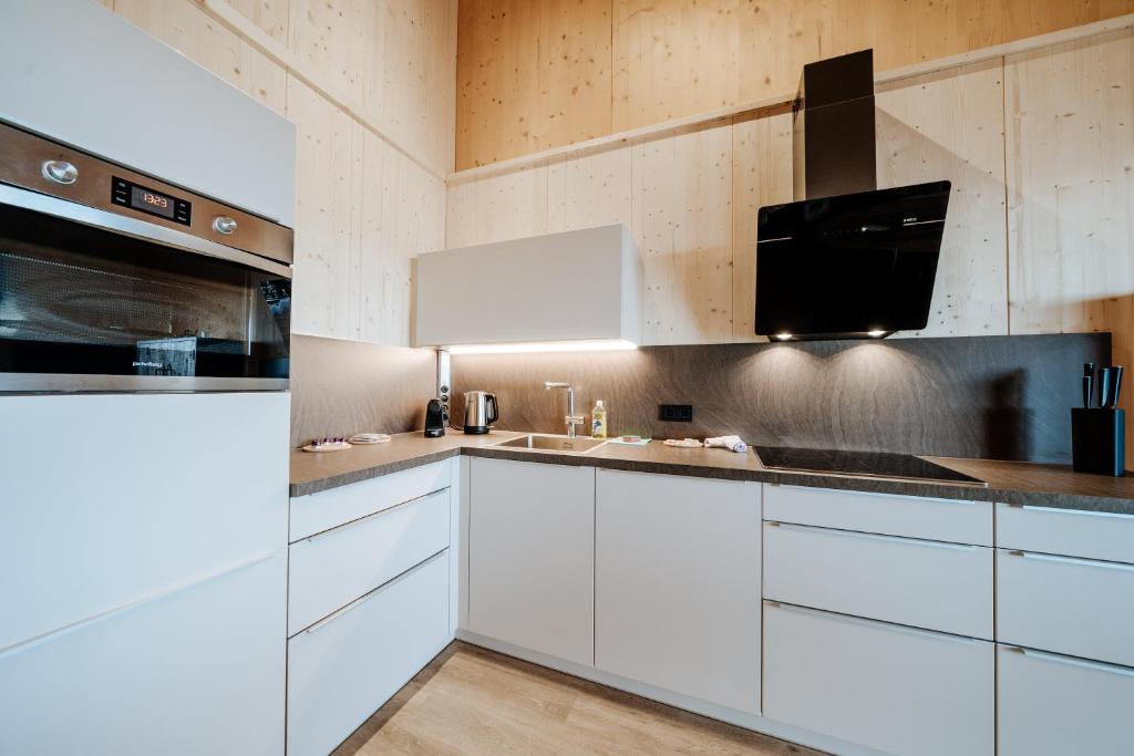 A kitchen or kitchenette at Clofers Active Apartments Sonnleitn