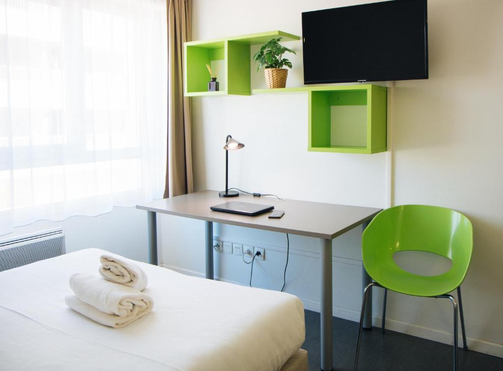a room with a desk and a bed and a chair at Twenty Business Flats Marseille Timone in Marseille