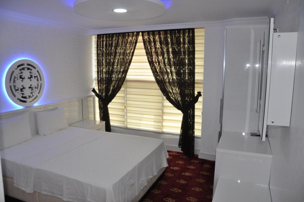 A bed or beds in a room at Kar Hotel