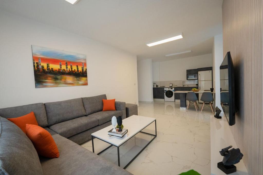 TV a/nebo společenská místnost v ubytování Al Kawther Hotel Apartments