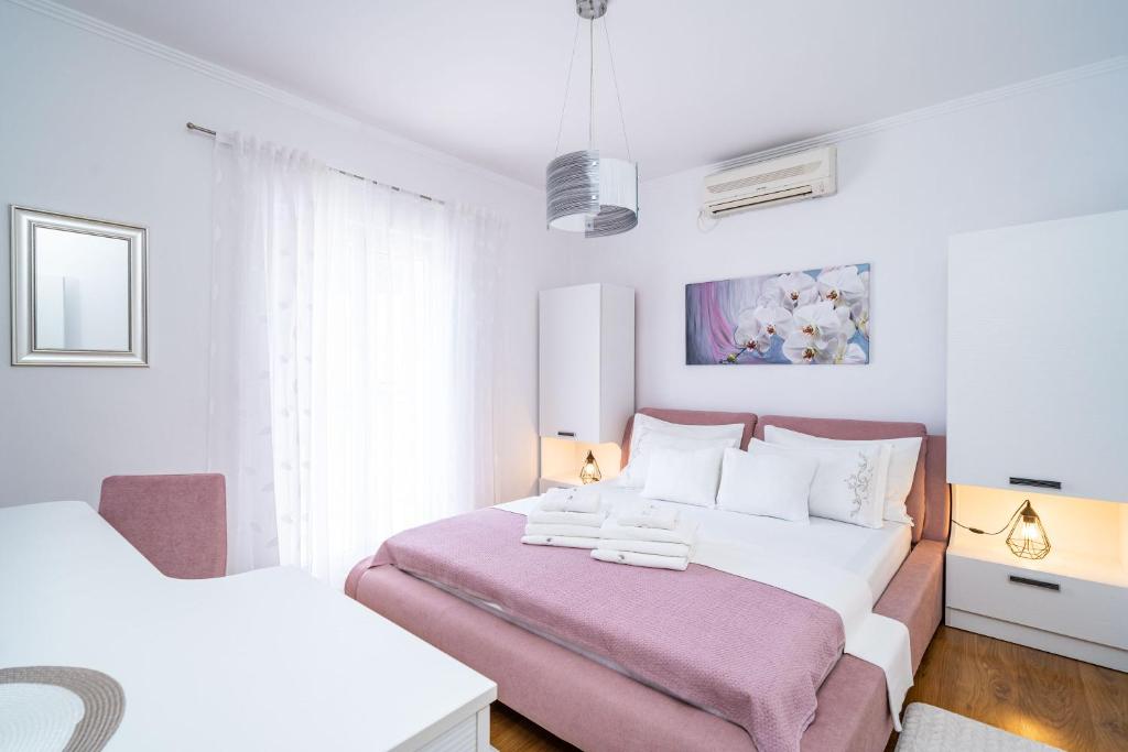 Posteľ alebo postele v izbe v ubytovaní Apartment & Rooms Duja